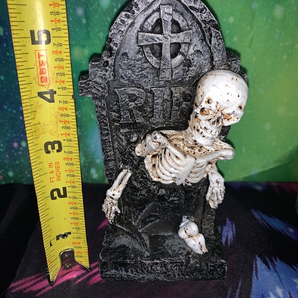 Halloween Skeleton Tombstone Decor - Picture 2 of 2
